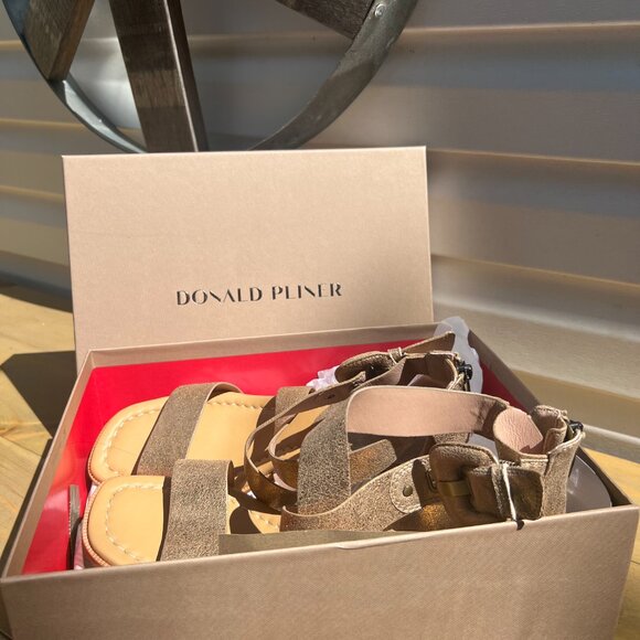 DONALD PLINER Women Helen Light Bronze Casual In Gold 8.5M - Picture 13 of 16